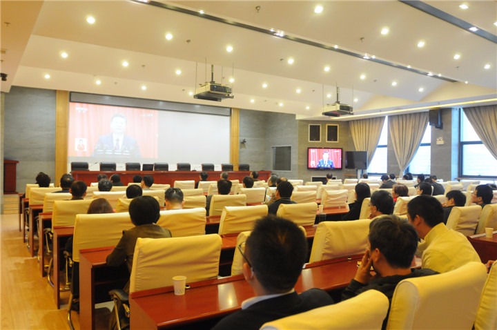 云南esball世博集团组织宽大党员干部职工收看党的十九大开幕式实况深受鼓舞回声热烈