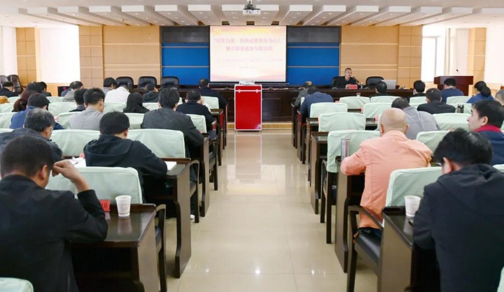 云维集团开展“以案为鉴，，，以身边事教育身边人”警示教育专题党课