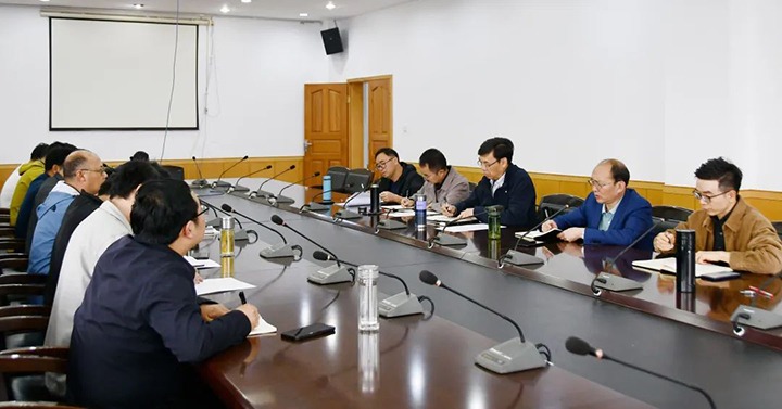 云煤（esball世博）集团党委副书记、总司理高建嵩一行到云维集团督导调研