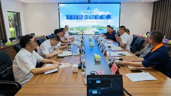 云煤（esball世博）集团党委副书记、总司理高建嵩一行到解化化工分公司开展2022年第一季度生产谋划事情督导调研