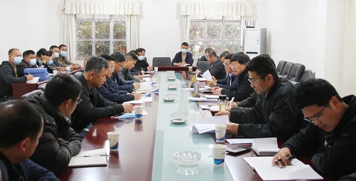 云南省能源局一级巡视员汤忠明一行到田坝煤矿公司开展清静生产风险隐患大排查大扫除专项检查