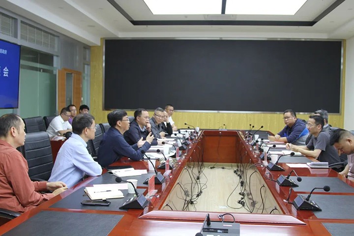 云煤（esball世博）集团与开远市政府举行座谈会