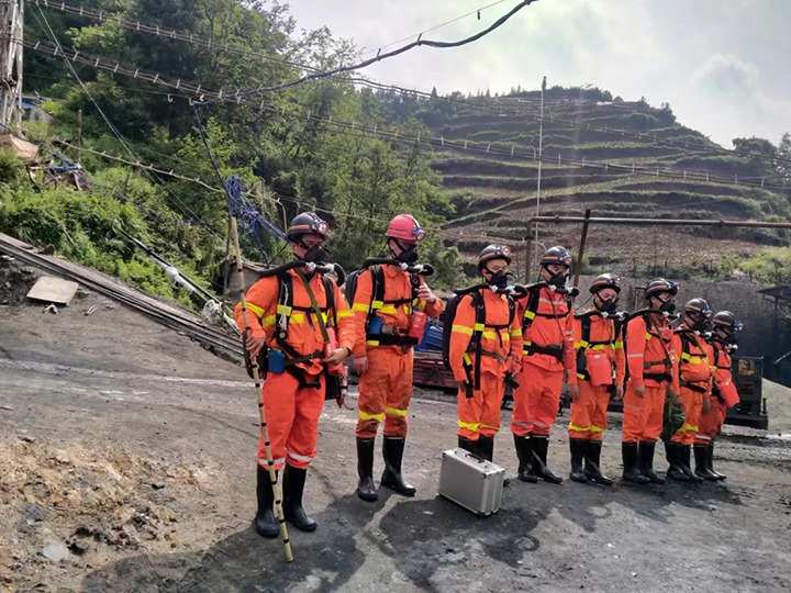 【简讯】恩洪煤业开展煤矿兼职救护步队质量标准化验收事情、一平浪煤矿开展“雨季三防”应抢救援演练、中化云南地勘院开展无偿献血活动