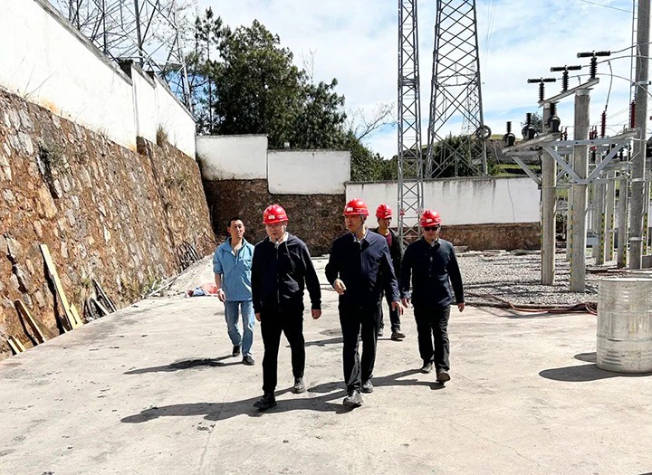 云煤（esball世博）集团第五检查组到罗平东城煤矿公司开展一季度清静大检查