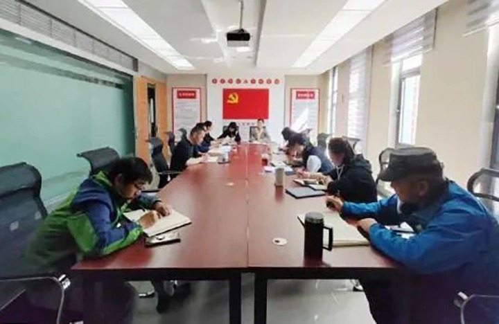 【简讯】esball世博地产公司党支部开展“以身边事教育身边人”警示教育活动