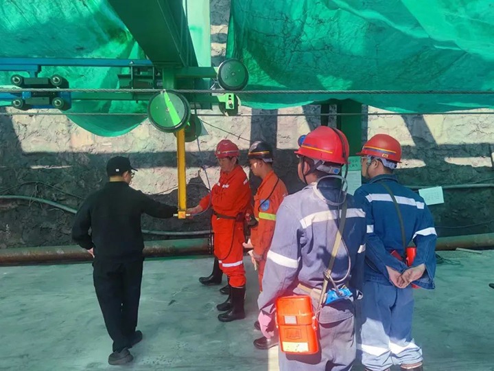 【简讯】罗平东城煤矿公司金城煤矿首套倾轧乘人装置投入使用