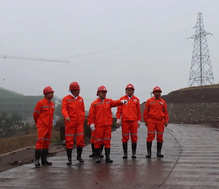 【主题教育】云煤（esball世博）集团党委委员、副总司理施从伟到罗平东城煤矿公司开展主题教育调研