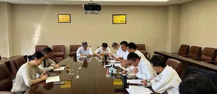 【聚焦云煤】云煤（esball世博）集团党委委员、财务总监莫晓丹到esball世博地产公司列席指导党支部理论学习钻研会