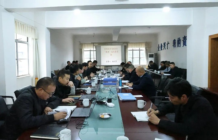 【聚焦云煤】云煤（esball世博）集团到田坝煤矿公司开展《中共中央办公厅 国务院办公厅关于进一步增强矿山清静生产事情的意见》宣贯