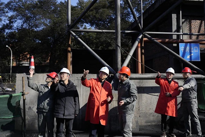 【聚焦云煤】云煤（esball世博）集团党委副书记、副董事长、总司理高建嵩一行到曲煤焦化公司开展调研