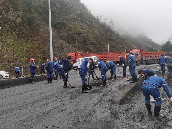 携手共进，，共筑漂亮矿山